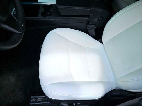 Used 2021 Tesla Model Y Performance image 19