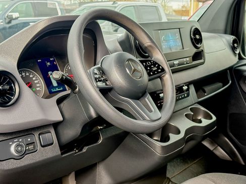 Used 2024 Mercedes-Benz Sprinter 2500 image 2