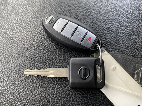 Used 2019 Nissan Titan SL w/ Chrome Package image 34