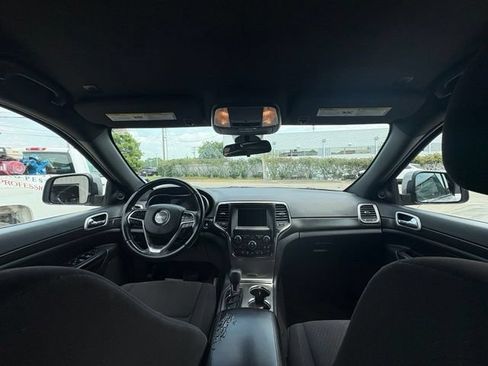 Used 2018 Jeep Grand Cherokee Laredo AWD/4WD image 16