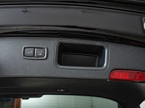 Certified 2026 Porsche Macan AWD/4WD image 42