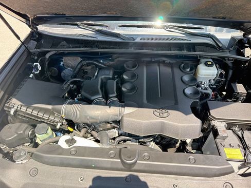 Used 2022 Toyota 4Runner SR5 AWD/4WD image 32