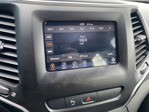 Used 2020 Jeep Cherokee Latitude Plus w/ Cold Weather Group image 23