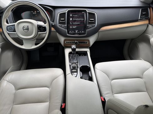 Used 2021 Volvo XC90 T6 Momentum w/ Climate Package AWD/4WD image 3