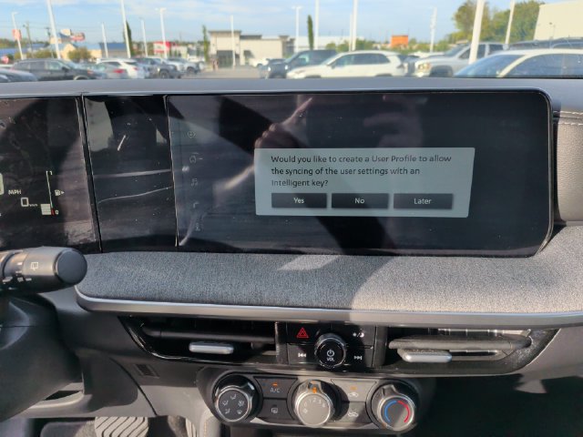 Used 2025 Nissan Kicks SV AWD/4WD image 17