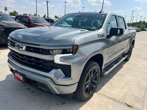 Used 2025 Chevrolet Silverado 1500 RST AWD/4WD image 3