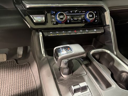 Used 2024 GMC Sierra 1500 Denali Ultimate AWD/4WD image 19