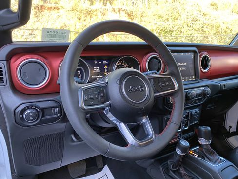 Used 2023 Jeep Gladiator Rubicon w/ Cold Weather Group image 17