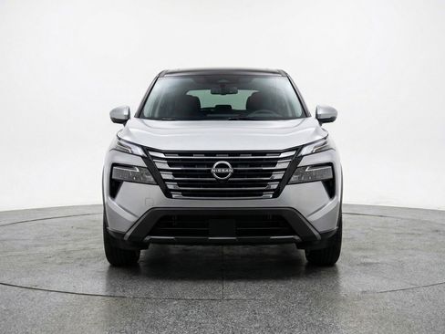 Used 2025 Nissan Rogue SV AWD/4WD image 2
