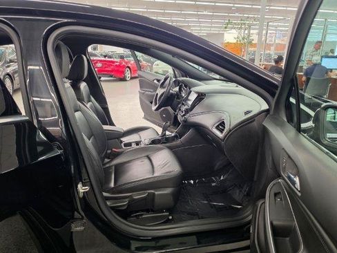 Used 2018 Chevrolet Cruze Premier FWD image 10