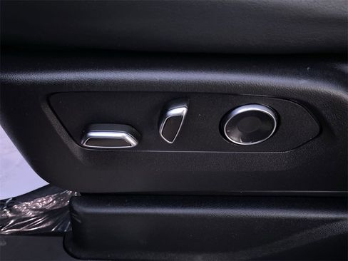 Certified 2025 Cadillac Escalade Premium Luxury image 25