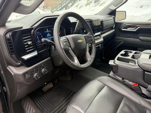 Used 2023 Chevrolet Silverado 1500 LT w/ Leather Package image 15