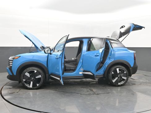 New 2025 Nissan Kicks SR image 41