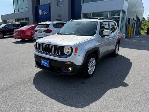 Used 2015 Jeep Renegade Latitude w/ Popular Equipment Group FWD image 3