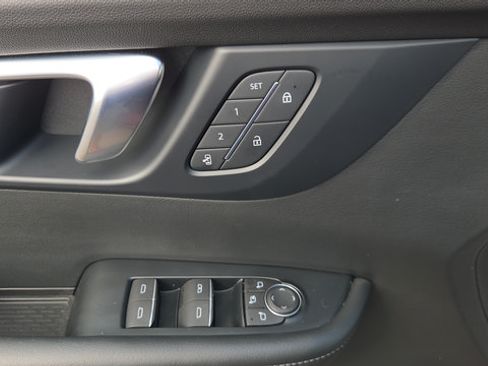 Used 2025 Buick Enclave Sport Touring w/ Power Package FWD image 31