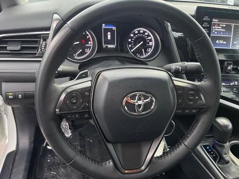 Used 2024 Toyota Camry SE image 9