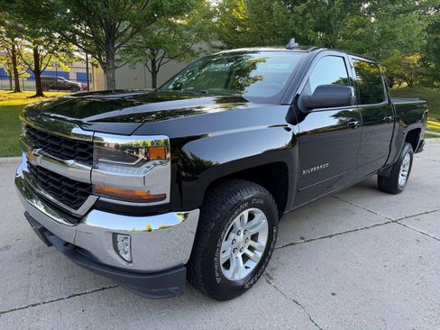 Used 2018 Chevrolet Silverado 1500 LT w/ All Star Edition AWD/4WD image 3