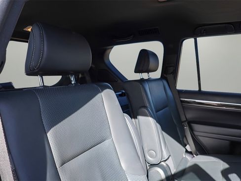 Used 2023 Lexus GX 460 Luxury image 23