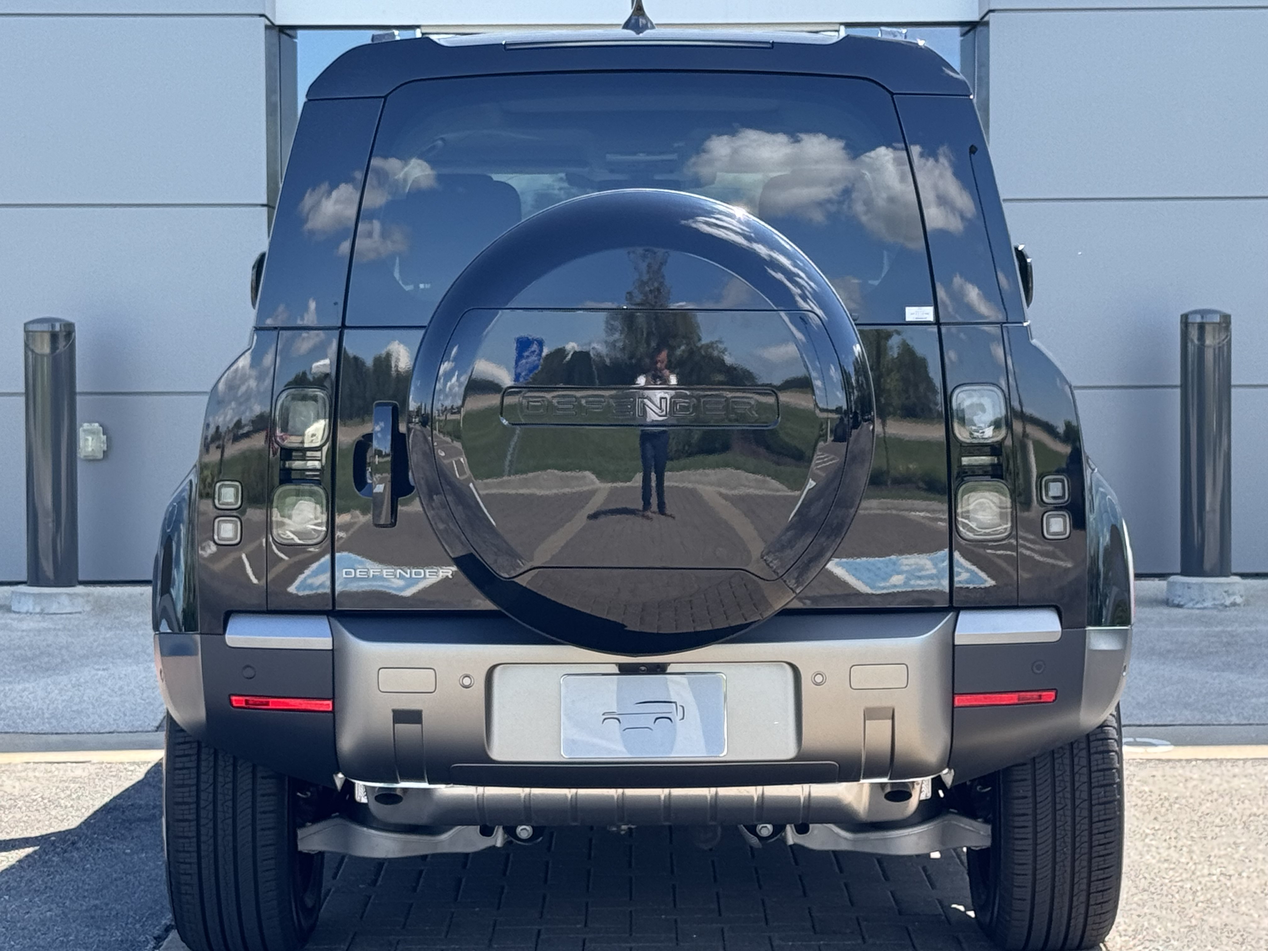 New 2026 Land Rover Defender 110 S AWD/4WD image 4