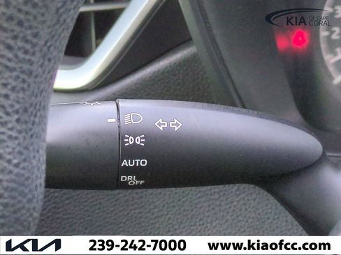 Used 2021 Toyota Corolla LE image 19