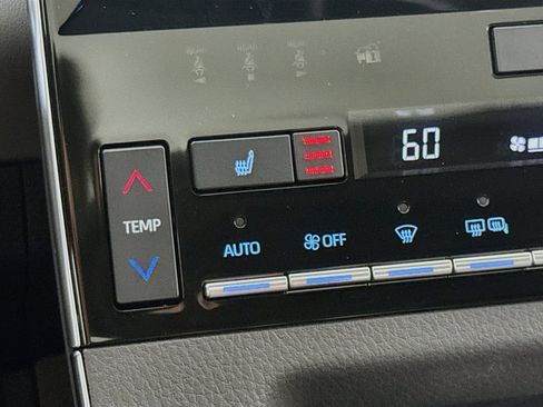 Used 2022 Toyota Avalon XLE w/ Moonroof Package FWD image 23