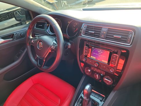 Used 2015 Volkswagen Jetta Sport FWD image 8
