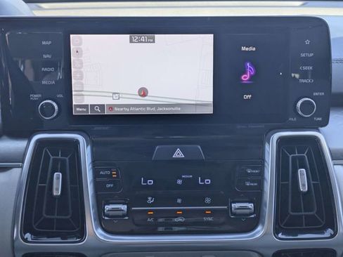 Used 2023 Kia Sorento SX image 19