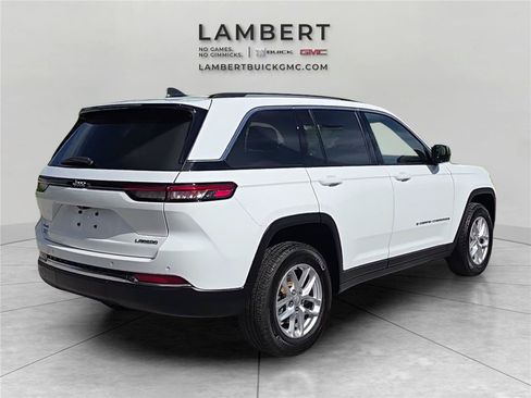 Used 2023 Jeep Grand Cherokee Laredo w/ Luxury Tech Group I AWD/4WD image 5