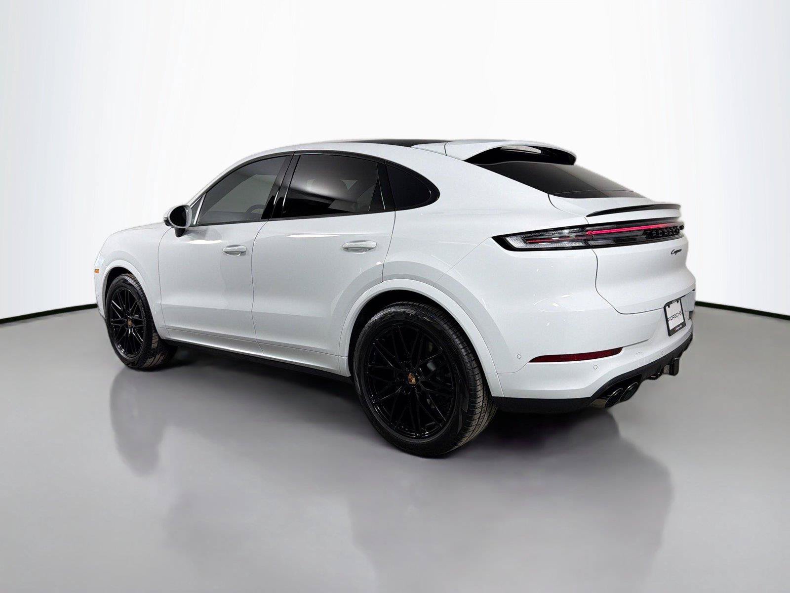 Used 2026 Porsche Cayenne Coupe AWD/4WD image 3