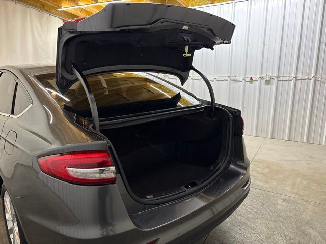 Used 2019 Ford Fusion SE FWD image 9