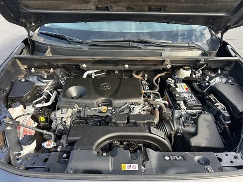 Used 2021 Toyota RAV4 XLE image 13