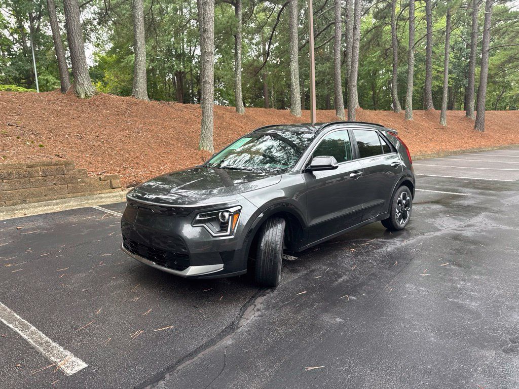 Used 2024 Kia Niro Wind w/ Wind Preserve Package FWD image 3