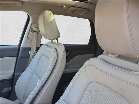 Used 2022 Lincoln Corsair AWD w/ Premium Package image 13