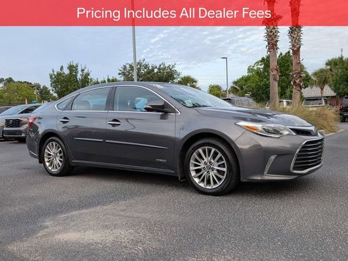 Used 2018 Toyota Avalon Limited FWD image 2