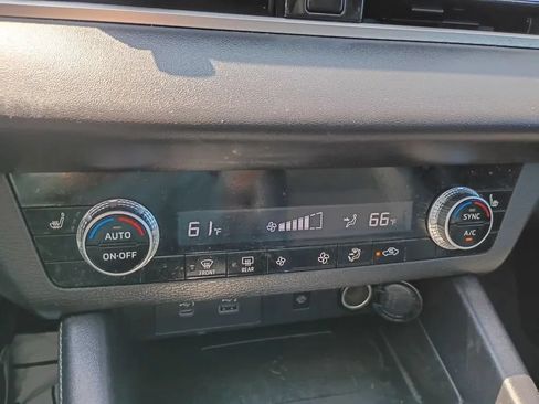 Used 2022 Mitsubishi Outlander SE FWD image 13