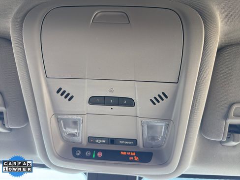 Used 2024 GMC Terrain SLT image 17