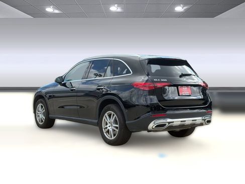 Used 2023 Mercedes-Benz GLC 300 4MATIC image 3