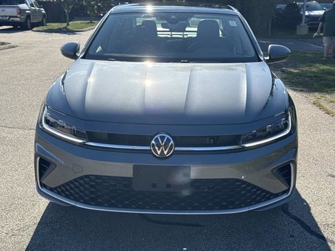 New 2025 Volkswagen Jetta SE image 2