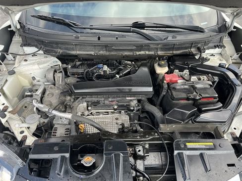 Used 2018 Nissan Rogue SV AWD/4WD image 16