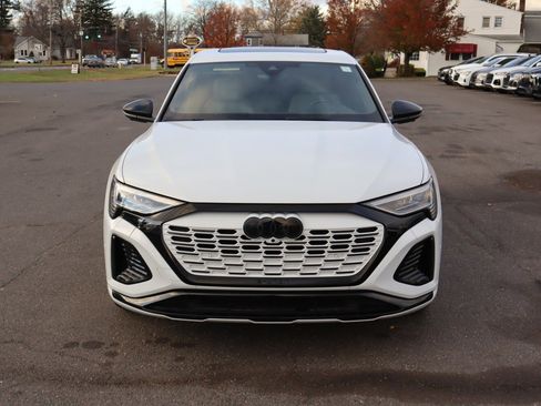 Used 2024 Audi Q8 e-tron Prestige w/ Prestige Package image 3