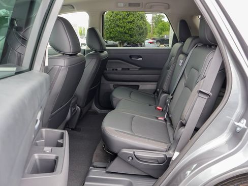 New 2026 Nissan Pathfinder SL FWD image 8