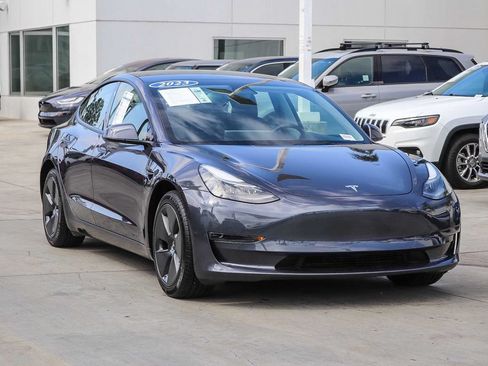 Used 2023 Tesla Model 3 Standard Range RWD image 3