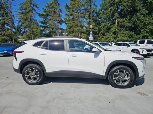 New 2026 Chevrolet Trax LT w/ Driver Confidence Package FWD image 8