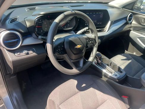 Used 2025 Chevrolet Trax LS FWD image 14