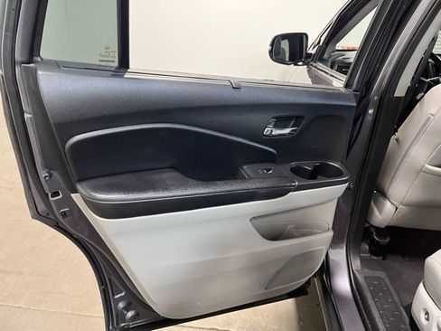 Used 2017 Honda Pilot Touring image 19