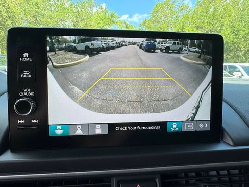 Used 2025 Honda Pilot Touring image 6