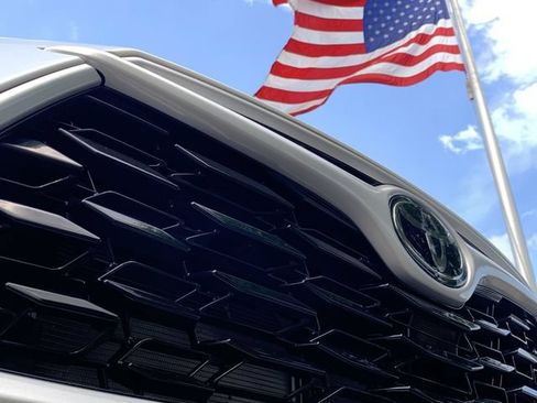 Used 2025 Toyota Highlander XLE FWD image 45