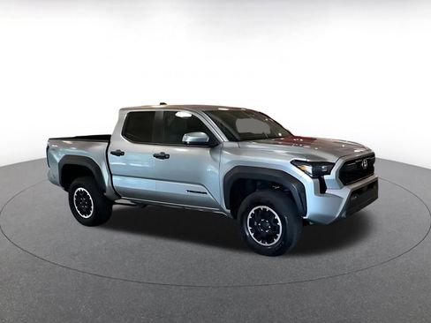 Used 2025 Toyota Tacoma TRD Off-Road AWD/4WD image 2