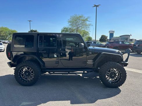 Used 2018 Jeep Wrangler Unlimited Sport S AWD/4WD image 8