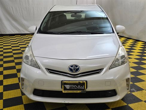 Used 2014 Toyota Prius V Two image 8